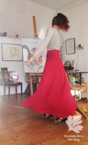 roter Maxirock - kontrastfarbene Passen Burda NR. 106-012016-DL