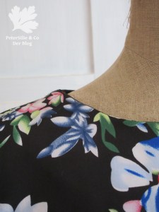 Schlupfbluse Ausschnitt Blutsgeschwister Buch