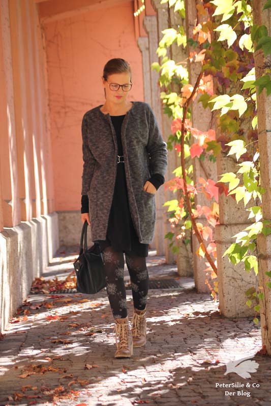 PeterSilieUndCo_FrauAva_Strickwalk_graublau_9