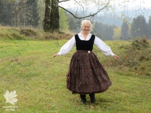 Dirndl Herbst nähen Leinen Samt, Schürze Baumwollprint Karlotta Pink