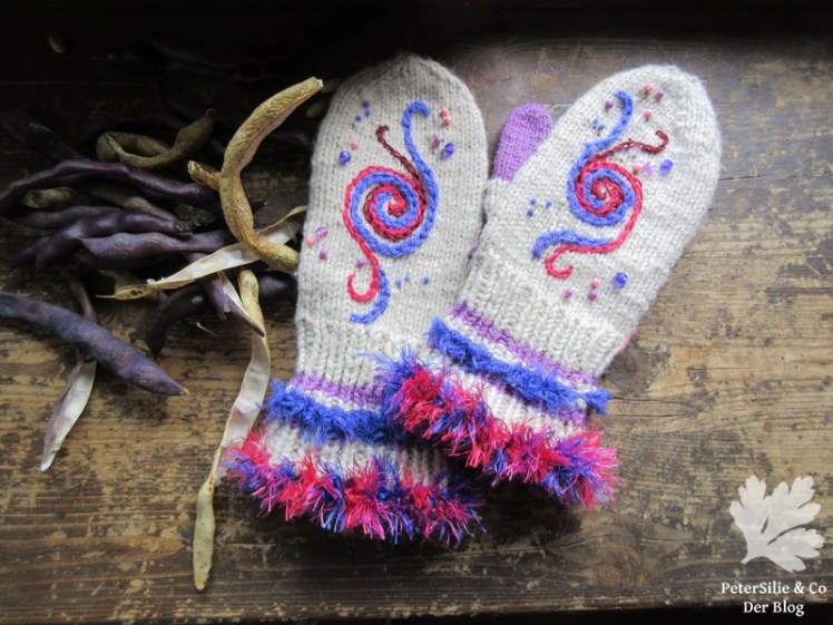 bestickte Fäustlinge