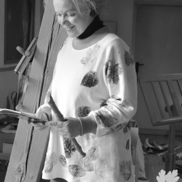 Pulli Materialdruck mit Blättern Flexible Raffungen& Bündchen Yoshiko Mizuno Stiebner Bretagne-Shirt