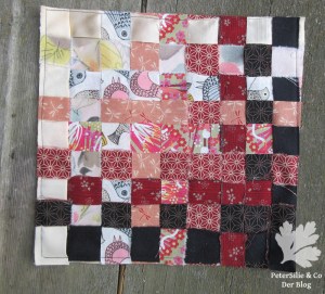 Kartonweberei mit verschiedenen Stoffen