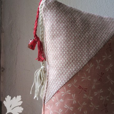 Ecke und Kordel mit Seepferdchen und Schildkrötenperle, Japanstoffe Karlotta Pink