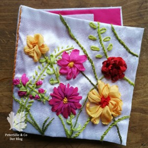 Bänder Stickerei Nadelbrief Blüten handgestickt