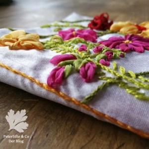 Bänder Stickerei Nadelbrief Blüten handgestickt