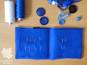 Nadelbrief in Blau Schwarz Weiß, die Innenseite