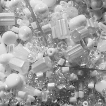 Nadelbrief weiss Schnee sticken Nählob Stickblog Perlen