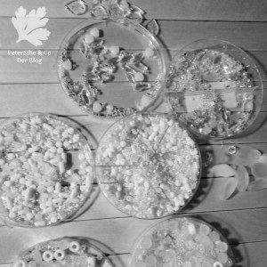 Nadelbrief weiss Schnee sticken Nählob Stickblog Perlen