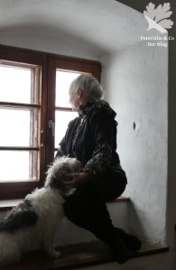 Upcycling Bolero am Fenster