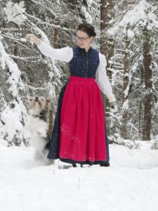 hochgeschlossen blaudruck lang Dirndl nähkurs mei Dirndl München selber nähen Blog Winterdirndl Erfahrungen