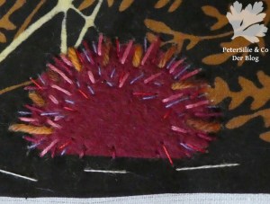 Nadelbrief Dickicht in Arbeit Stickerei mit Filzapplikation