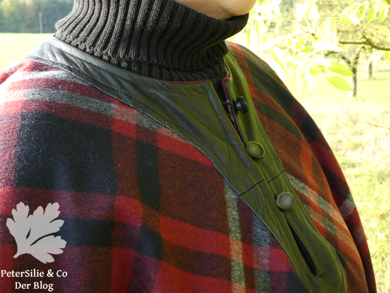 Karoponcho der Schlitz