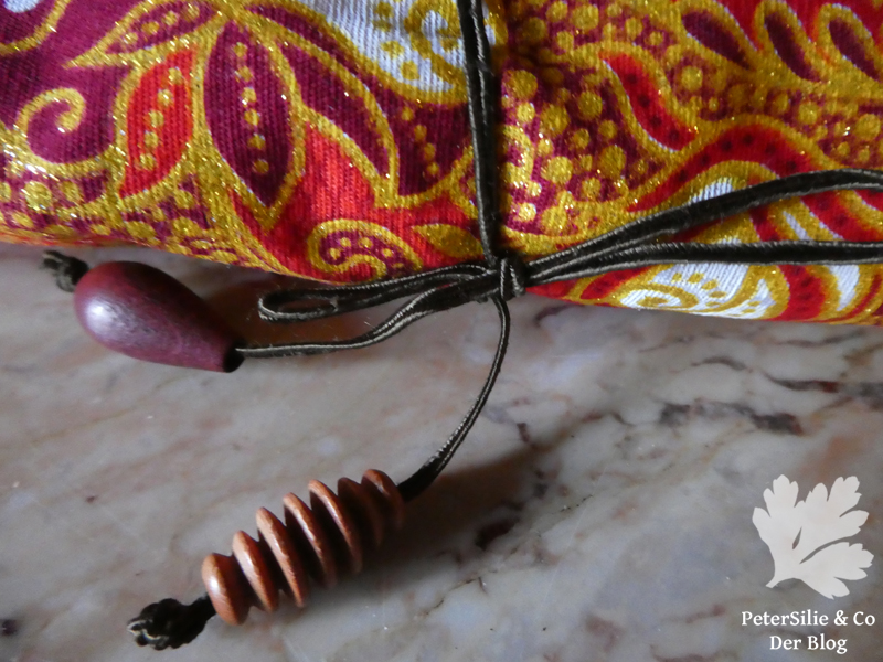 Sarongstoff Schmuckrolle Kordel