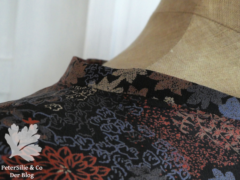 Ella So!Pattern mit Laternenärmel Halsausschnitt