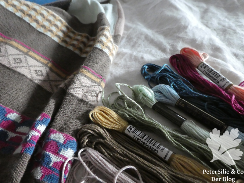 Garnfarben auf Jacke abgestimmt