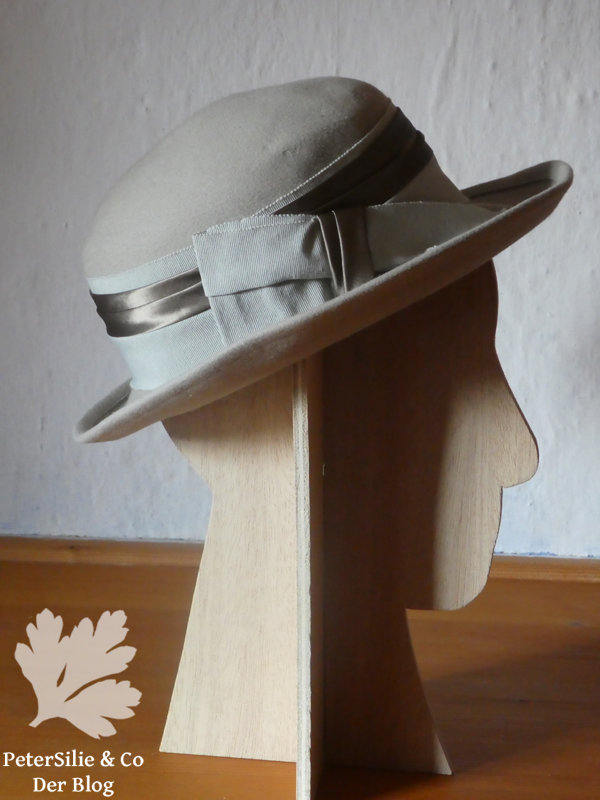 beiger damenhut Ripsband und Satinbandgarnierung
