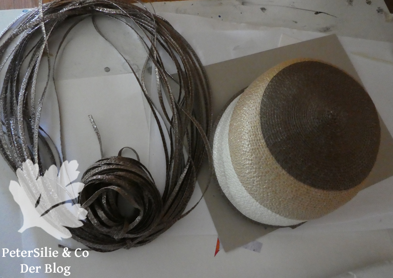 Fascinator aus lackierter Strohborte