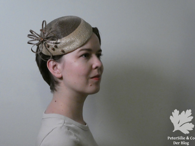 Fascinator aus lackierter Strohborte